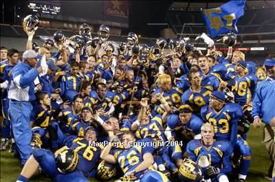 Thumbnail 2 in Edison vs. Fountain Valley (Postgame) photogallery.