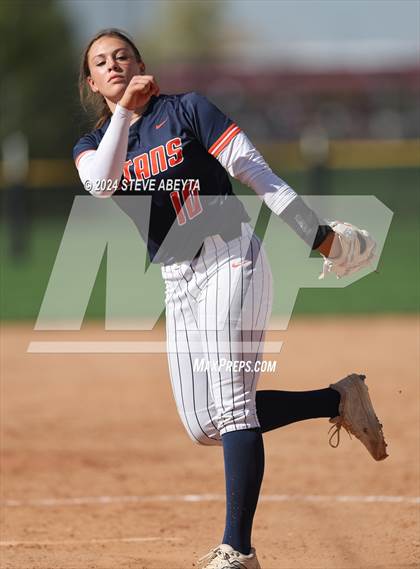 Thumbnail 1 in Legend vs. Greeley West (CHSAA 5A Round 1) photogallery.