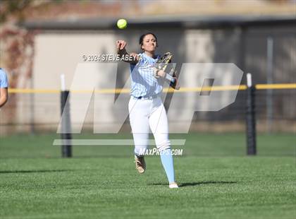 Thumbnail 3 in Legend vs. Greeley West (CHSAA 5A Round 1) photogallery.