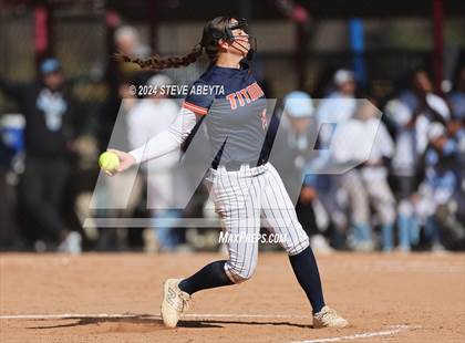 Thumbnail 3 in Legend vs. Greeley West (CHSAA 5A Round 1) photogallery.