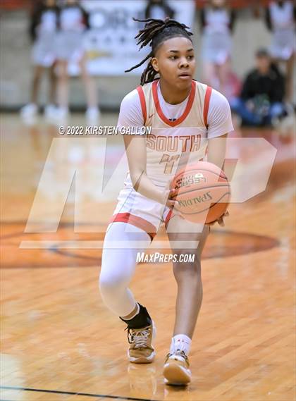 Thumbnail 2 in South Grand Prairie vs. Braswell (UIL 6A Regional Final) photogallery.