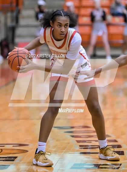 Thumbnail 3 in South Grand Prairie vs. Braswell (UIL 6A Regional Final) photogallery.