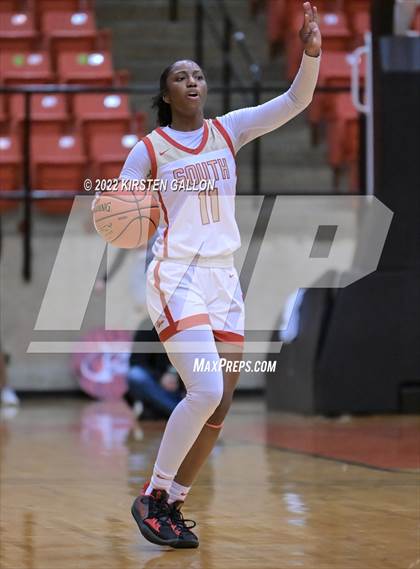Thumbnail 3 in South Grand Prairie vs. Braswell (UIL 6A Regional Final) photogallery.