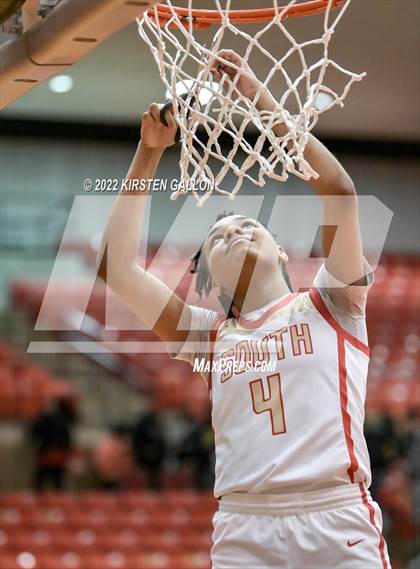 Thumbnail 1 in South Grand Prairie vs. Braswell (UIL 6A Regional Final) photogallery.