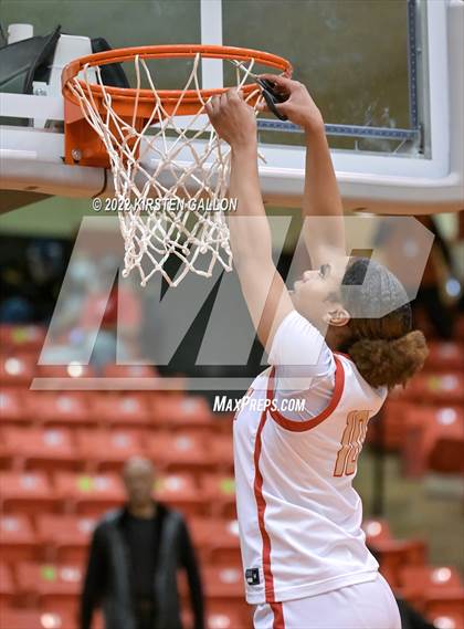 Thumbnail 2 in South Grand Prairie vs. Braswell (UIL 6A Regional Final) photogallery.