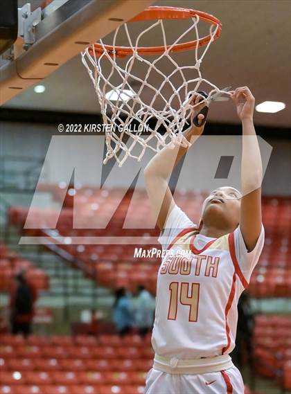 Thumbnail 3 in South Grand Prairie vs. Braswell (UIL 6A Regional Final) photogallery.