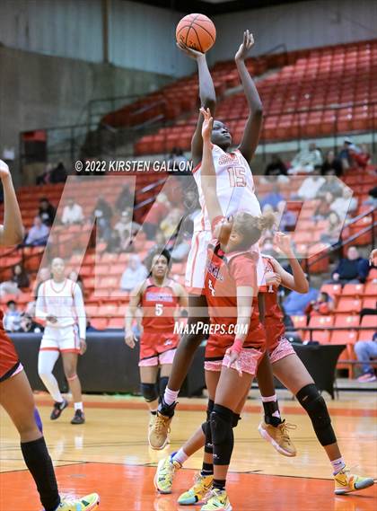 Thumbnail 2 in South Grand Prairie vs. Braswell (UIL 6A Regional Final) photogallery.