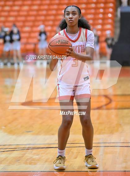 Thumbnail 3 in South Grand Prairie vs. Braswell (UIL 6A Regional Final) photogallery.
