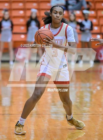 Thumbnail 3 in South Grand Prairie vs. Braswell (UIL 6A Regional Final) photogallery.