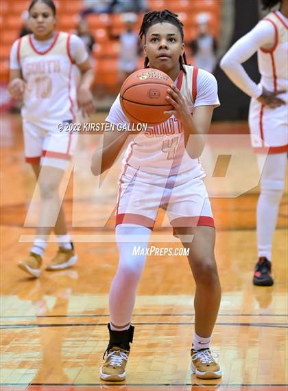 Thumbnail 1 in South Grand Prairie vs. Braswell (UIL 6A Regional Final) photogallery.