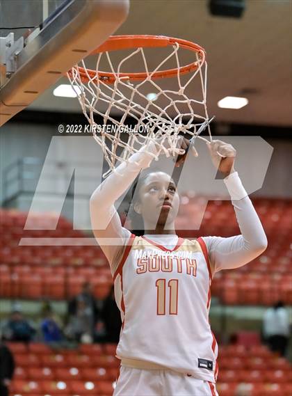 Thumbnail 1 in South Grand Prairie vs. Braswell (UIL 6A Regional Final) photogallery.