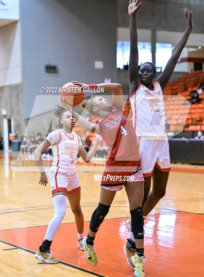 Thumbnail 3 in South Grand Prairie vs. Braswell (UIL 6A Regional Final) photogallery.