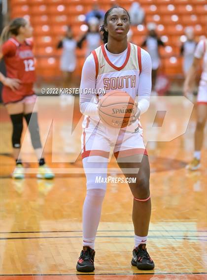 Thumbnail 3 in South Grand Prairie vs. Braswell (UIL 6A Regional Final) photogallery.