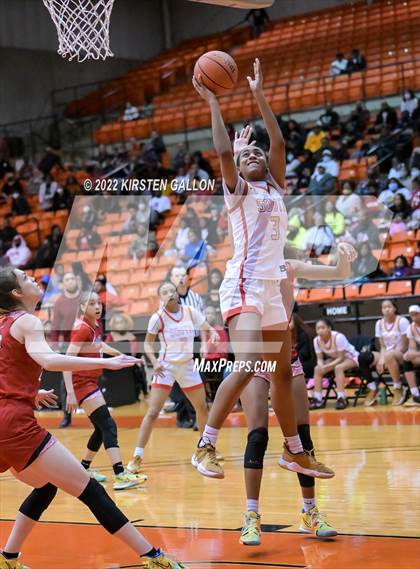 Thumbnail 2 in South Grand Prairie vs. Braswell (UIL 6A Regional Final) photogallery.