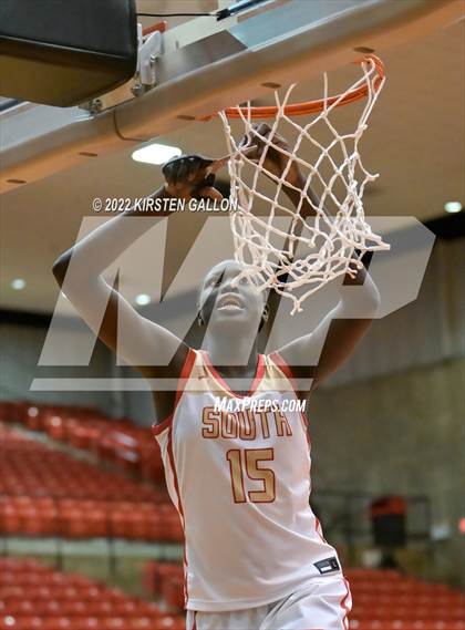 Thumbnail 2 in South Grand Prairie vs. Braswell (UIL 6A Regional Final) photogallery.