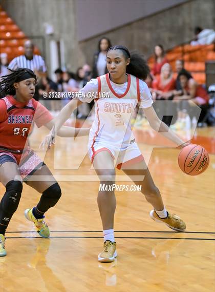 Thumbnail 3 in South Grand Prairie vs. Braswell (UIL 6A Regional Final) photogallery.