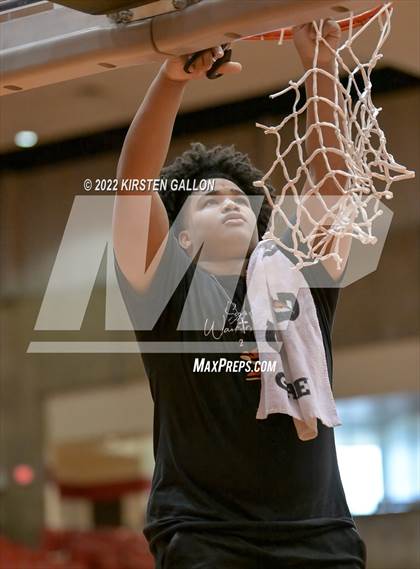 Thumbnail 1 in South Grand Prairie vs. Braswell (UIL 6A Regional Final) photogallery.