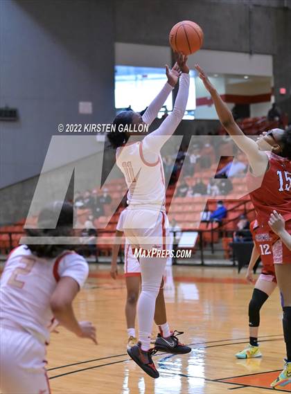 Thumbnail 1 in South Grand Prairie vs. Braswell (UIL 6A Regional Final) photogallery.