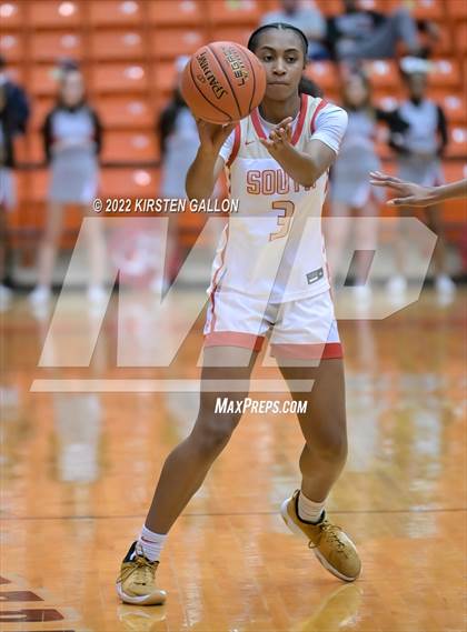 Thumbnail 1 in South Grand Prairie vs. Braswell (UIL 6A Regional Final) photogallery.