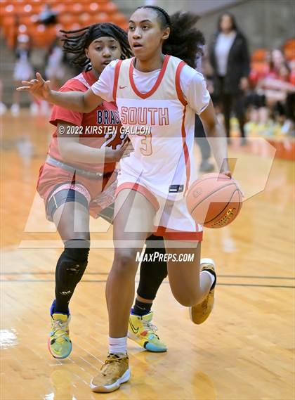 Thumbnail 1 in South Grand Prairie vs. Braswell (UIL 6A Regional Final) photogallery.
