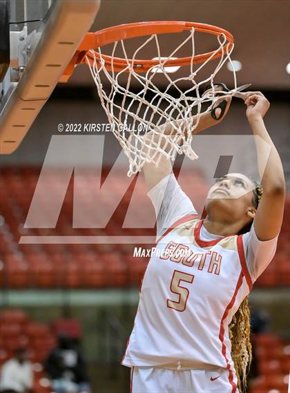 Thumbnail 3 in South Grand Prairie vs. Braswell (UIL 6A Regional Final) photogallery.