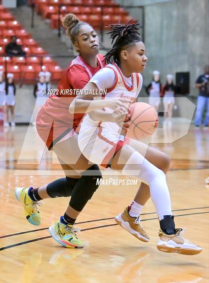 Thumbnail 3 in South Grand Prairie vs. Braswell (UIL 6A Regional Final) photogallery.