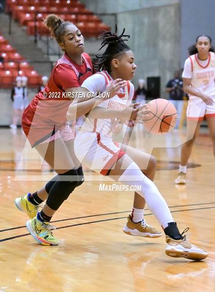 Thumbnail 1 in South Grand Prairie vs. Braswell (UIL 6A Regional Final) photogallery.
