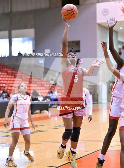 Thumbnail 3 in South Grand Prairie vs. Braswell (UIL 6A Regional Final) photogallery.