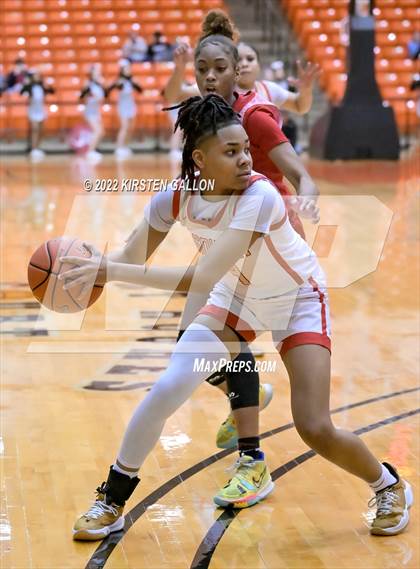 Thumbnail 1 in South Grand Prairie vs. Braswell (UIL 6A Regional Final) photogallery.