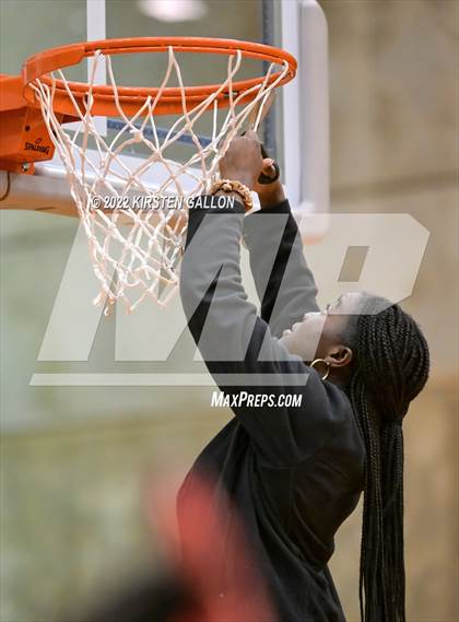 Thumbnail 1 in South Grand Prairie vs. Braswell (UIL 6A Regional Final) photogallery.