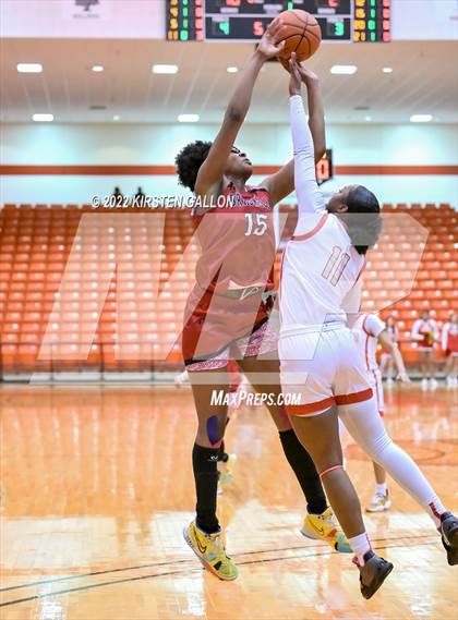 Thumbnail 1 in South Grand Prairie vs. Braswell (UIL 6A Regional Final) photogallery.