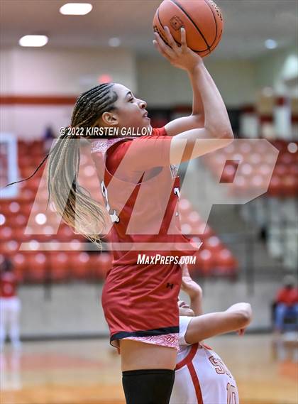 Thumbnail 3 in South Grand Prairie vs. Braswell (UIL 6A Regional Final) photogallery.