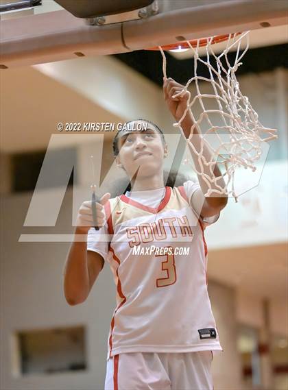 Thumbnail 3 in South Grand Prairie vs. Braswell (UIL 6A Regional Final) photogallery.