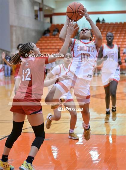 Thumbnail 1 in South Grand Prairie vs. Braswell (UIL 6A Regional Final) photogallery.