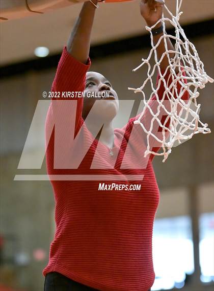 Thumbnail 2 in South Grand Prairie vs. Braswell (UIL 6A Regional Final) photogallery.