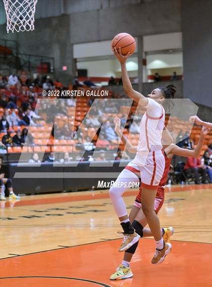 Thumbnail 1 in South Grand Prairie vs. Braswell (UIL 6A Regional Final) photogallery.