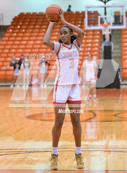 Thumbnail 2 in South Grand Prairie vs. Braswell (UIL 6A Regional Final) photogallery.