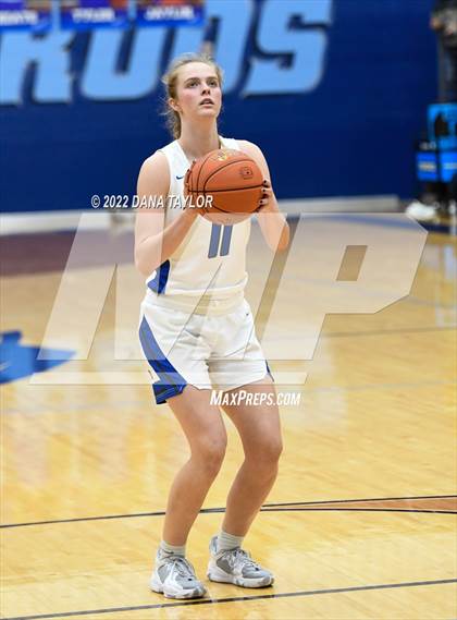 Thumbnail 3 in Decatur vs Glen Rose (UIL 4A Area Playoff) photogallery.