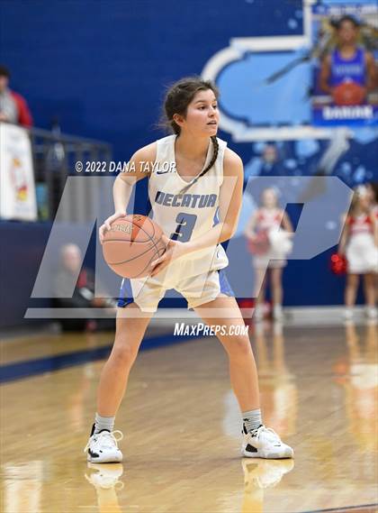 Thumbnail 2 in Decatur vs Glen Rose (UIL 4A Area Playoff) photogallery.