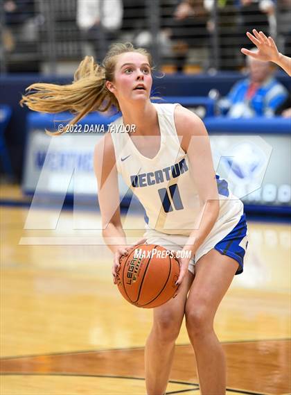 Thumbnail 3 in Decatur vs Glen Rose (UIL 4A Area Playoff) photogallery.