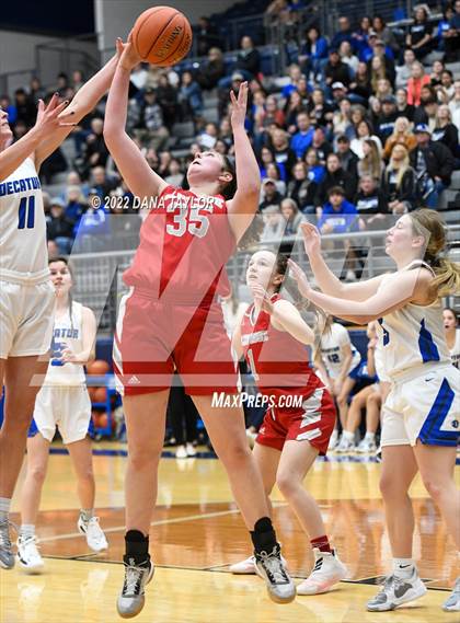 Thumbnail 2 in Decatur vs Glen Rose (UIL 4A Area Playoff) photogallery.