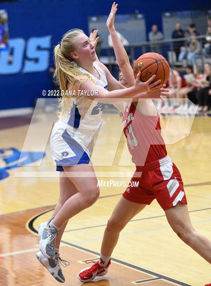 Thumbnail 2 in Decatur vs Glen Rose (UIL 4A Area Playoff) photogallery.