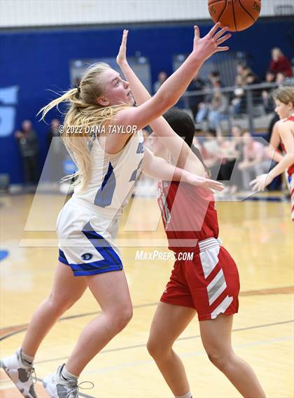 Thumbnail 3 in Decatur vs Glen Rose (UIL 4A Area Playoff) photogallery.