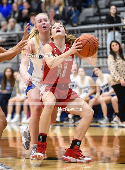 Thumbnail 2 in Decatur vs Glen Rose (UIL 4A Area Playoff) photogallery.