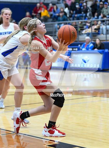 Thumbnail 3 in Decatur vs Glen Rose (UIL 4A Area Playoff) photogallery.