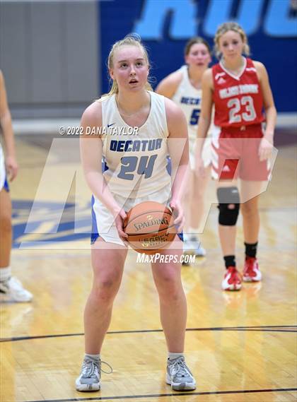 Thumbnail 1 in Decatur vs Glen Rose (UIL 4A Area Playoff) photogallery.