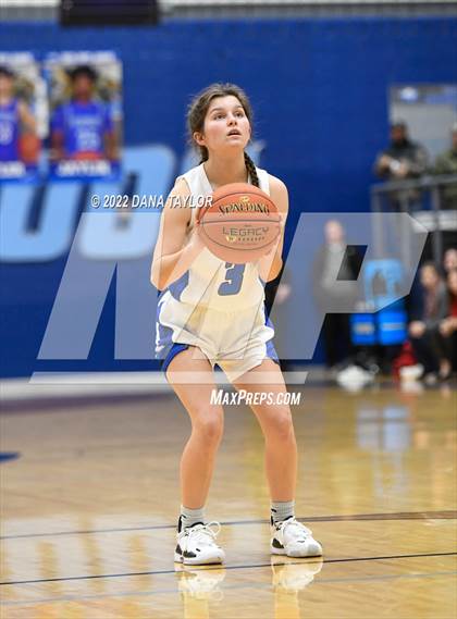 Thumbnail 1 in Decatur vs Glen Rose (UIL 4A Area Playoff) photogallery.