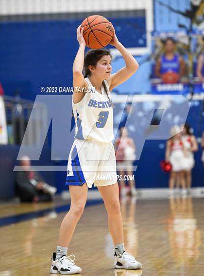 Thumbnail 3 in Decatur vs Glen Rose (UIL 4A Area Playoff) photogallery.