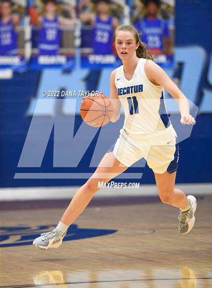 Thumbnail 3 in Decatur vs Glen Rose (UIL 4A Area Playoff) photogallery.