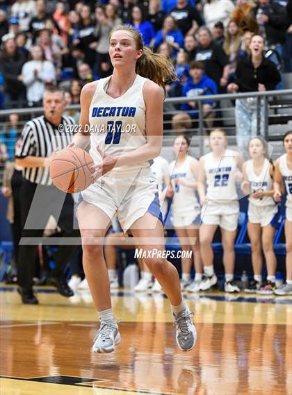 Thumbnail 1 in Decatur vs Glen Rose (UIL 4A Area Playoff) photogallery.